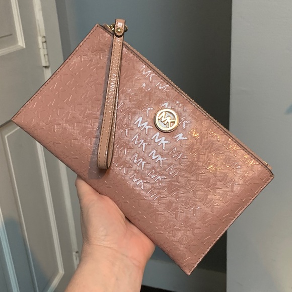 Authentic soft pink patent leather large wristlet clutch by Michael Kors